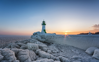 Winter auf der Insel Rügen,Leuchtturm Hafen Sassnitz