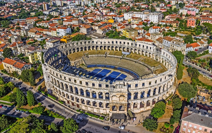 Luftaufnahme des römischen Amphitheaters in Pula, Kroatien.