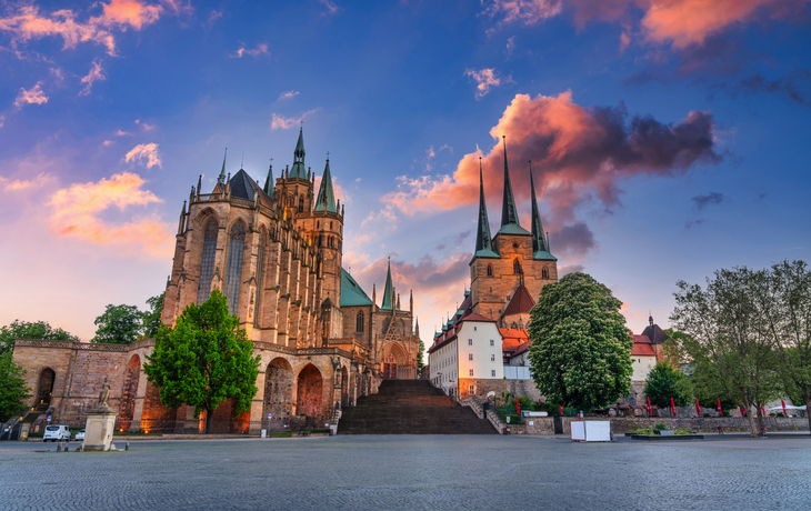 Erfurter Dom und Severikirche bei Sonnenuntergang in Erfurt, Deutschland