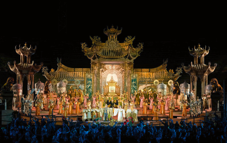 Bühnenbild der Oper Turandot in der Arena di Verona.