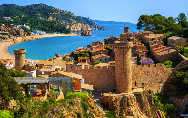 Mittelalterliche Burg mit Blick auf Tossa de Mar und Küste.