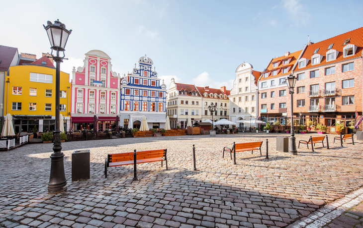 Bunter Marktplatz in der Altstadt von Stettin, Polen.