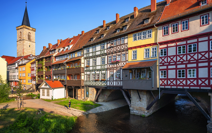 Fachwerkhäuser auf der Krämerbrücke in Erfurt über der Gera.